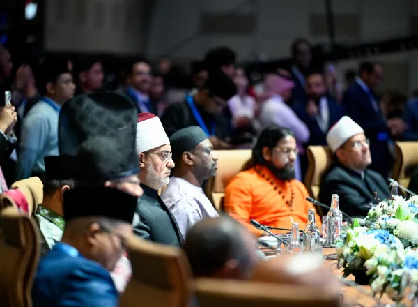 Sekretaris Jenderal Liga Muslim Dunia Berpartisipasi dengan Menyampaikan Pidato Pembukaan pada "Konferensi Tingkat Tinggi Internasional Ketiga Para Pemimpin Agama" di Ibu Kota Malaysia, "Kuala Lumpur"