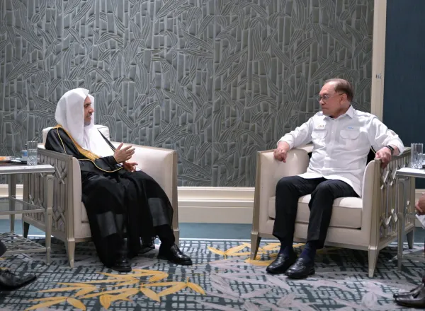 H.E. Dato’ Seri Anwar Ibrahim, the Prime Minister of Malaysia, received H.E. Sheikh Dr. Mohammed Al-Issa , Secretary-General of the Muslim World League and Chairman of the Organization of Muslim Scholars, at the Prime Minister’s official residence