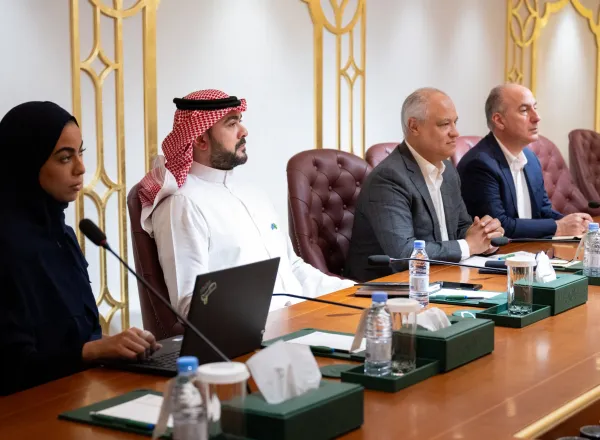 Le Secrétaire général adjoint chargé de la communication institutionnelle, M. Abdelwahab Al-Shahri, a reçu au siège de la Ligue islamique mondiale à Riyad le représentant (HCR) auprès des États du Conseil de coopération du Golfe