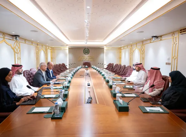 Le Secrétaire général adjoint chargé de la communication institutionnelle, M. Abdelwahab Al-Shahri, a reçu au siège de la Ligue islamique mondiale à Riyad le représentant (HCR) auprès des États du Conseil de coopération du Golfe