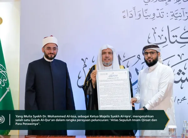 Yang Mulia Sekretaris Jenderal LMD, Syekh Dr. Mohammed Al-Issa , meluncurkan buku "Atlas Sepuluh Imam Qiraat dan Para Perawinya" di markas besar LMD di Makkah Al-Mukarramah