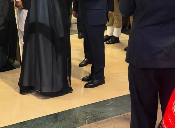 Le Premier ministre de la République islamique du Pakistan, M. Muhammad Shehbaz Sharif, a reçu, dans son bureau à Islamabad, cheikh Mohammed Al-Issa Secrétaire général