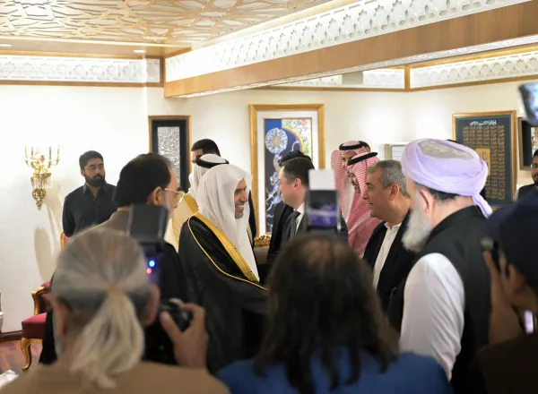 جناب بزرگوار سناتور و بازرگان سرشناس، طلحه محمود، به مناسبت سفر جناب آقای دکتر شیخ محمد العیسی ، دبیرکل سازمان همبستگی جهان اسلام و رئیس انجمن علمای مسلمان، ضیافت شامی برگزار کرد