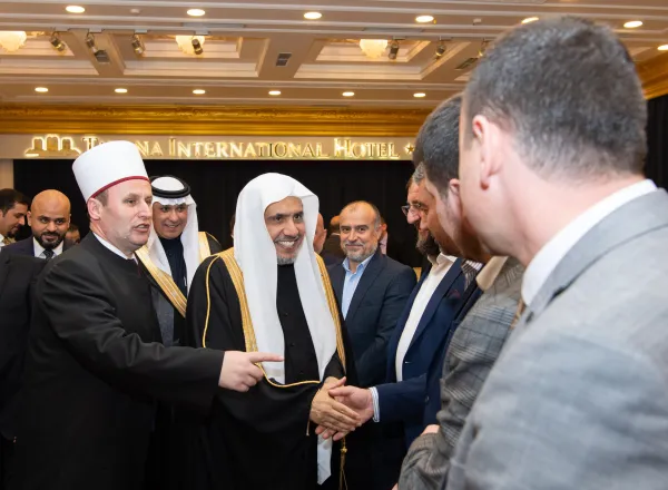با وجود همزیستی ایده آل آنها؛  برای اولین بار در تاریخ آلبانی، همگی برای یک شام مشترک گرد هم آمدند: