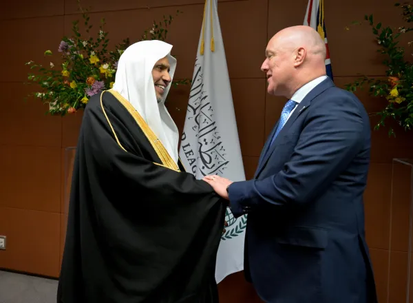 Le Premier ministre de la Nouvelle-Zélande, M. Christopher Luxon, a reçu, dans la capitale néo-zélandaise Wellington, le Secrétaire général, cheikh Mohammed Al-Issa