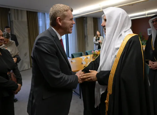 La capitale néo-zélandaise Wellington, le Secrétaire général, cheikh Mohammed Alissa a rencontré l’ancien Premier ministre de Nouvelle-Zélande, président du Parti travailliste et chef de l’opposition au Parlement néo-zélandais, M. Chris Hipkins
