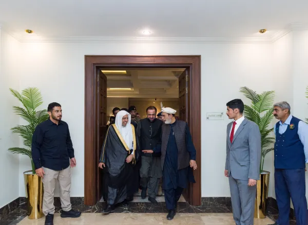 Por invitación oficial del Primer Ministro de Pakistán para pronunciar el sermón del AïdElFitr en la Mezquita del Rey Faisal en Islamabad