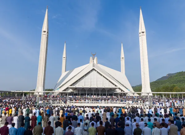 Sedang berlangsung: Sedang berlangsung sekarang, dan sebagai tanggapan atas undangan yang diterima dari Perdana Menteri Pakistan: