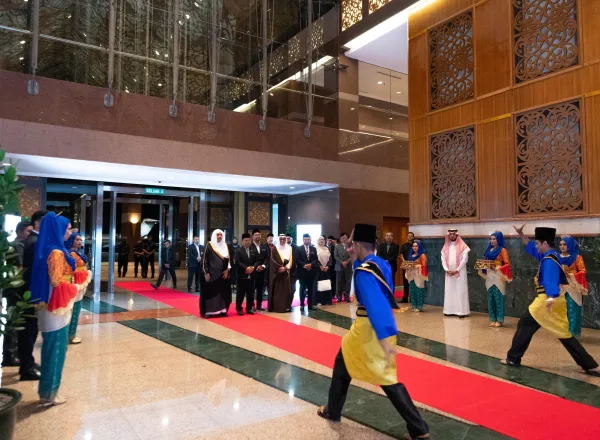 جناب دبیر کل، آقای دکتر شیخ محمد العیسی اکنون وارد پایتخت کوالالامپور شد که مورد استقبال جناب وزیر به ریاست هیئت دولت