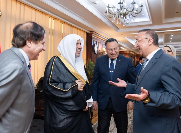 El Dr. Mohammed Al-Issa recibe la llave de la gobernación de Alejandría, la más alta distinción de la ciudad