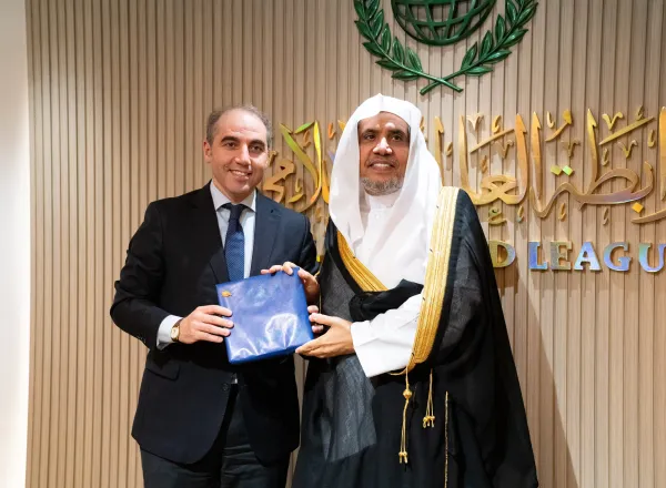 El Secretario General, el Sheij Mohammed Al-Issa, se reunió en Riad con una delegación de alto nivel de los Países Bajos.