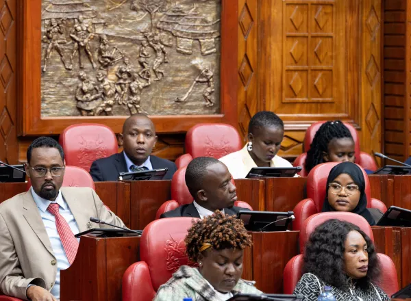 El Parlamento de la República de Kenia recibió en su sede histórica en Nairobi al Secretario General, Presidente de la Comisión de Ulemas, el Sheij Mohammed Al-Issa