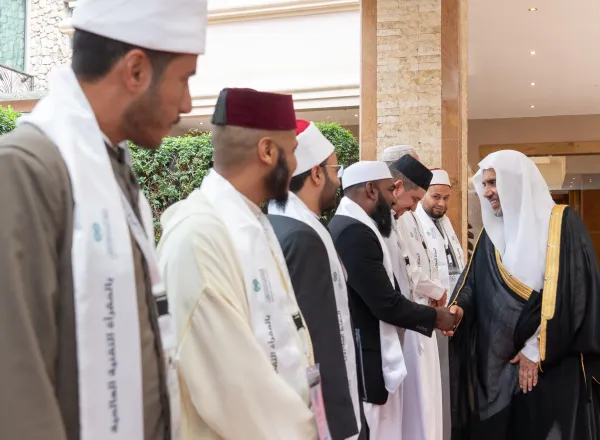 أكبر احتفالية قرآنيةٍ على المستوى الأفريقي  الأمين العام لرابطة العالم الإسلامي يُكرِّم الفائزين في مسابقة النُّخبة للقراءات العشر