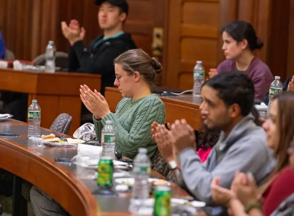 A invitación de la facultad de derecho de la prestigiosa universidad de Harvard, y en presencia de varios miembros del cuerpo docente, tomadores de decisiones políticas y estudiantes: