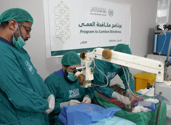 ‏⁧‫رابطة العالم الإسلامي‬⁩ تُتِمُّ برنامجَ “مكافحة العمى” في باكستان، بالتعاون مع وزارة الصّحة الباكستانية، والذي شمِل الكشفَ على آلاف المرضى، وجراحاتِ إزالة المياه البيضاء، وتوفيرَ الأدوية والنظّارات الطبية.