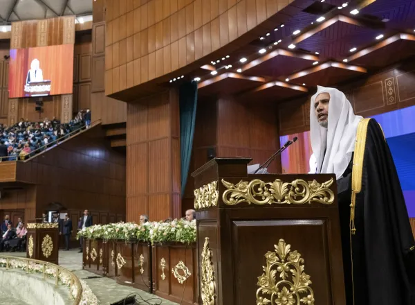 معالي الأمين العام، رئيس هيئة علماء المسلمين، فضيلة الشيخ د. محمد العيسى‬⁩‬⁩ ‏خلال إطلاق مبادرة تعليم الفتيات ‬⁩ في المجتمعات المسلمة من العاصمة الباكستانية "إسلام آباد"
