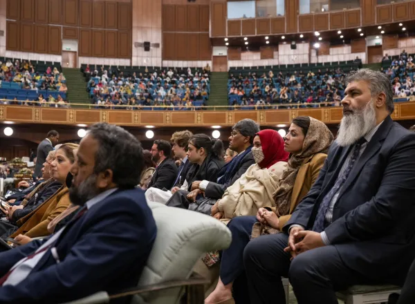 Le Premier Ministre de la République Islamique du Pakistan, M. Muhammad Shehbaz Sharif, lors de son parrainage de la conférence de la Ligue islamique mondiale : EducationDesFilles dans les sociétés musulmanes, depuis la capitale pakistanaise, Islamabad :