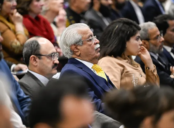 Le Premier Ministre de la République Islamique du Pakistan, M. Muhammad Shehbaz Sharif, lors de son parrainage de la conférence de la Ligue islamique mondiale : EducationDesFilles dans les sociétés musulmanes, depuis la capitale pakistanaise, Islamabad :