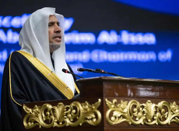 نامور علمائے کرام، فقہی مجالس، اسلامی کونسلوں اور اداروں، اقوام متحدہ، اور سرکاری و غیر سرکاری بین الاقوامی، تحقیقی و تعلیمی تنظیموں اور اداروں کے قائدین کے تاریخی تعاون سے