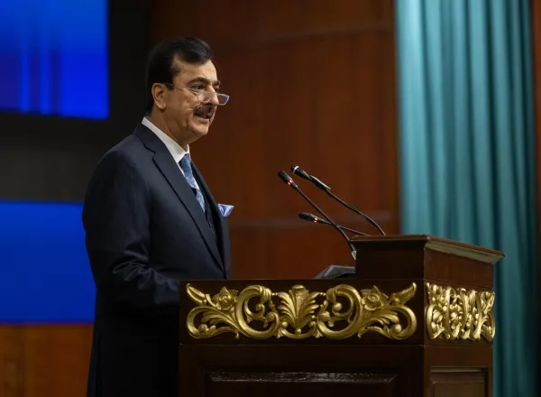 نامور علمائے کرام، فقہی مجالس، اسلامی کونسلوں اور اداروں، اقوام متحدہ، اور سرکاری و غیر سرکاری بین الاقوامی، تحقیقی و تعلیمی تنظیموں اور اداروں کے قائدین کے تاریخی تعاون سے