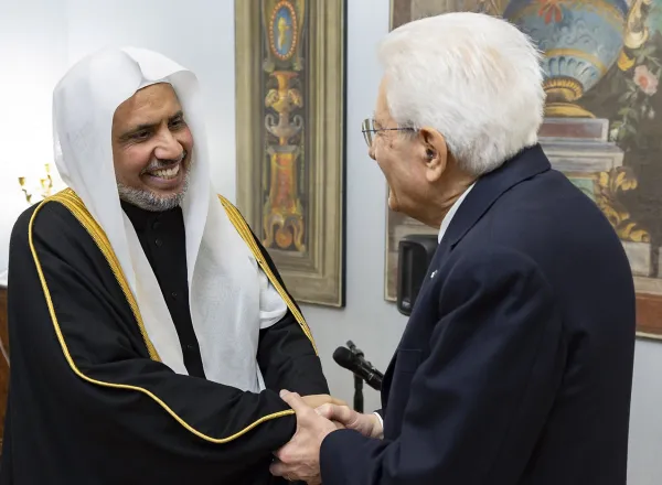 اطالوی صدر، جناب سرجیو ماتاریلا، نے روم میں صدارتی محل میں سیکرٹری جنرل رابطہ اور چیئرمین مسلم علماء کونسل، عزت مآب شیخ ڈاکٹر محمد العیسی کا خیرمقدم کیا