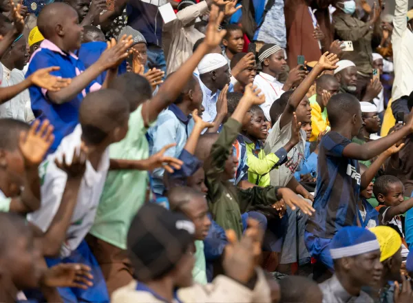 Cheikh Alissa a souligné l’importance de ces concours pour raviver l’esprit de compétition entre les mémorisateurs du Saint Coran et renforcer leur rôle au sein de la société