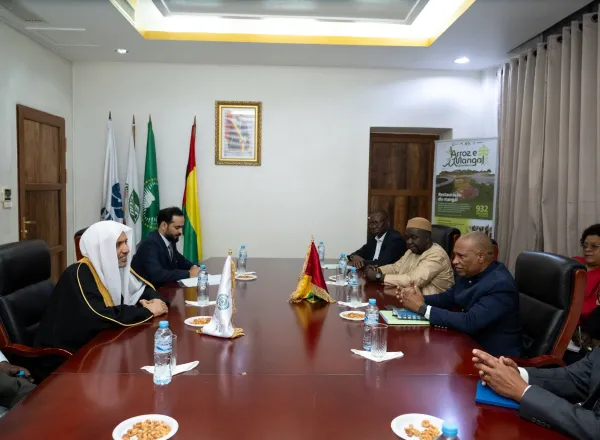 Le Premier ministre de la République de Guinée-Bissau, M. Rui Duarte de Barros, a accueilli le Secrétaire général, Président de l’Organisation des savants musulmans, cheikh Mohammed Alissa au siège du gouvernement