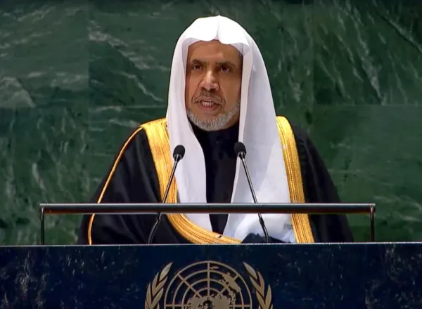 A l’invitation officielle du Président de l’Assemblée générale des Nations Unies à prononcer un discours principal :