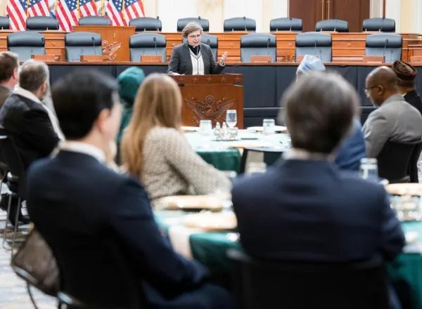 La Ligue islamique mondiale rassemble les représentants des religions et les décideurs politiques lors du premier dîner d’iftar du Ramadan au Congrès américain