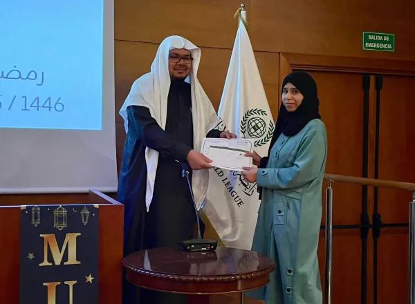 Le Centre de la Ligue islamique mondiale « Centre culturel Andalou de la ville de Malaga en Espagne », a honoré les lauréats du concours annuel de mémorisation et de récitation du Coran organisé pendant le mois de Ramadan,toutes catégories d’âge et genres confondus