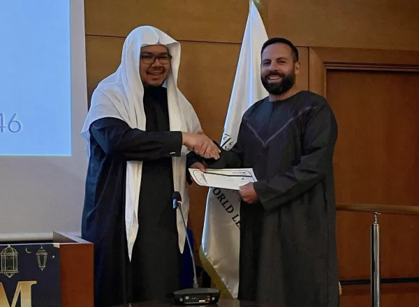 Le Centre de la Ligue islamique mondiale « Centre culturel Andalou de la ville de Malaga en Espagne », a honoré les lauréats du concours annuel de mémorisation et de récitation du Coran organisé pendant le mois de Ramadan,toutes catégories d’âge et genres confondus