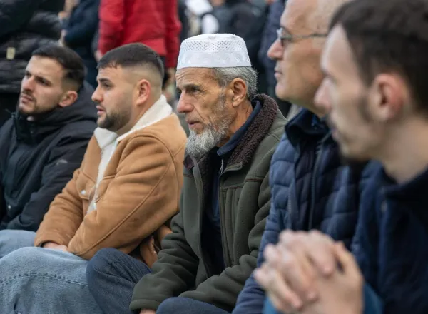 الأمين العام لرابطة العالم الإسلامي يُلقي خطبةَ عيد الفطر في أكبر جوامع ألبانيا ومنطقة البلقان