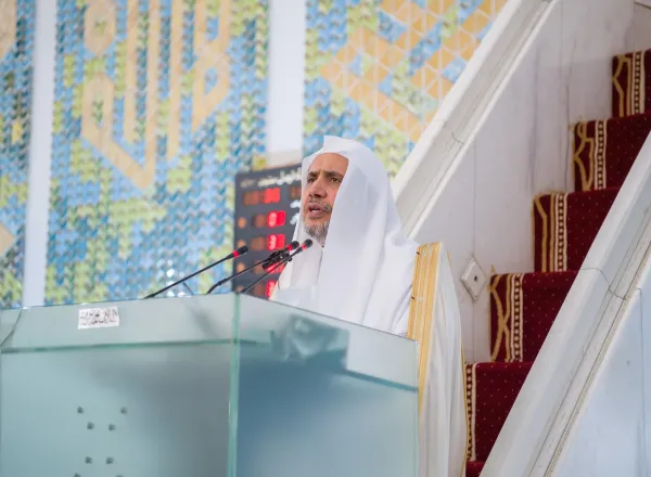 بدعوةٍ من دولة رئيس الوزراء الباكستاني  د.العيسى خطيباً للعيد بجامع الملك فيصل في إسلام آباد