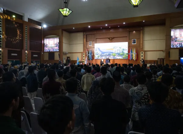 Le Secrétaire général cheikh Mohammed Al-Issa a donné une conférence publique à l’Université islamique d’État Sharif Hidayatullah dans la capitale indonésienne Jakarta