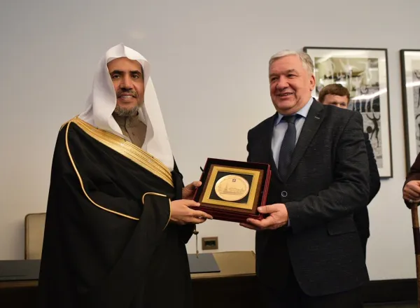 معالي الشيخ د. محمد العيسى يوقع في موسكو اتفاقية تعاون بين رابطة العالم الإسلامي والصندوق الحكومي