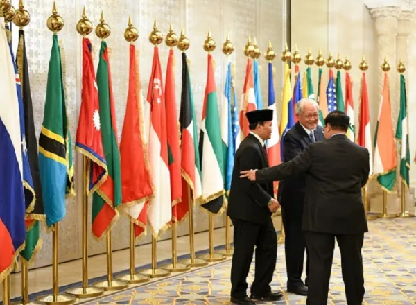 L’arrivée des hautes personnalités à la réunion du Haut-Conseil de la Ligue Islamique Mondiale.