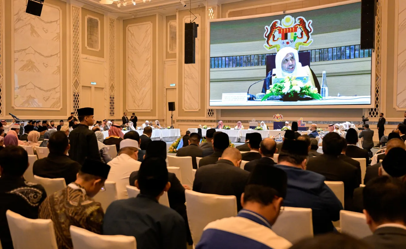 As part of the First Forum for Fiqh Scholars: “Teaching Islamic Fiqh and Cultivating the Faqih: Guiding Principles and Frameworks,” prominent fiqh scholars of the Ummah convene in Malaysia under the umbrella of the Islamic Fiqh Council, affiliated with the Muslim World League.