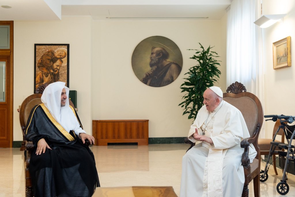 پوپ فرانسس نے”سانتا مارتھا “ میں اپنی رہائش گاہ پر شیخ ڈاکٹر محمد العیسی کی میزبانی کی