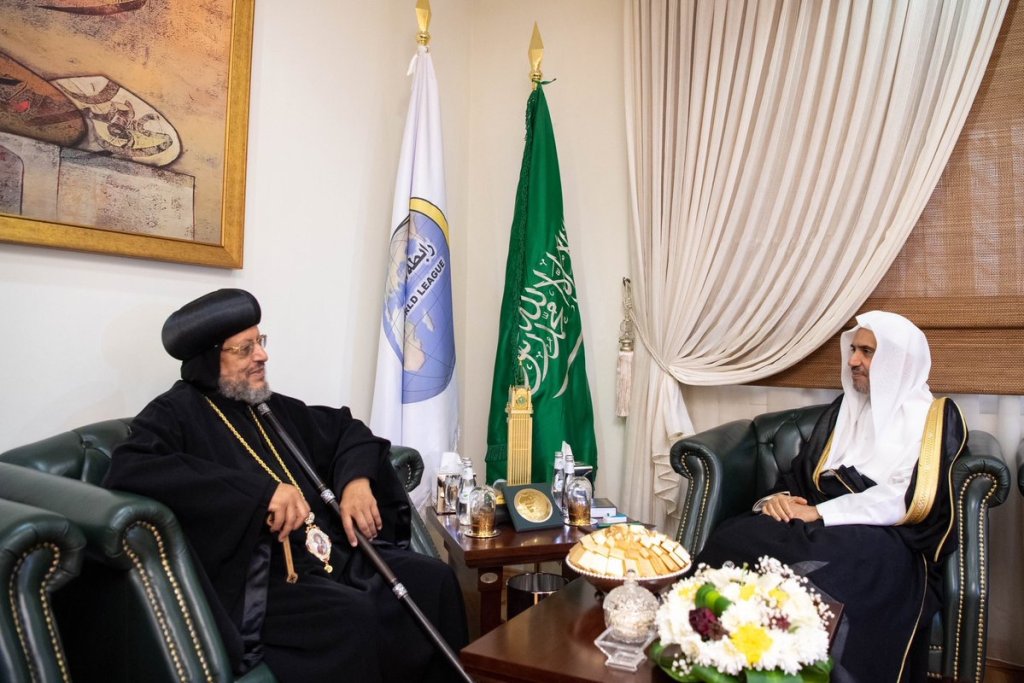 رابطہ عالم اسلامی کے سیکرٹری جنرل عزت مآب شیخ ڈاکٹر محمد العیسی نے  آرتھوڈکس قبطی عیسائی مذہبی پیشوا بشپ الانبا مارکوس سے ملاقات کی