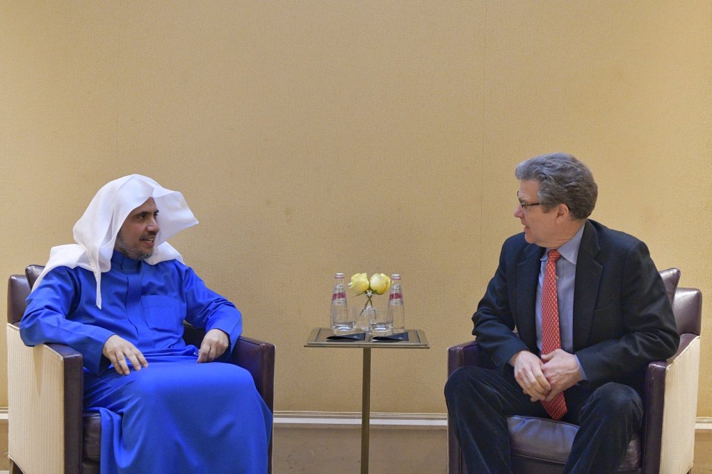 عزت مآب شیخ ڈاکٹر محمد العیسی نے واشنگٹن میں امریکہ کے سفیر برائے مذہبی آزادی، عزت مآب سام براؤن بیک سے ملاقات کی