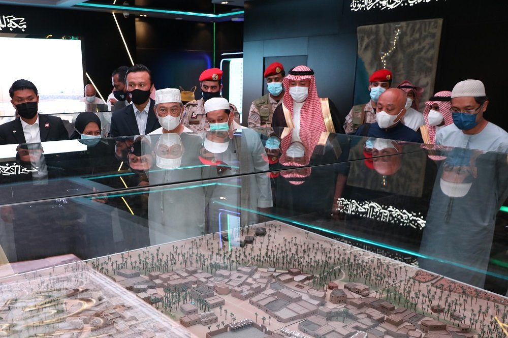 نخست وزیرمالزی ضمن دیدار از مرکز موزه های سیرت نبوی در مدینه منوره