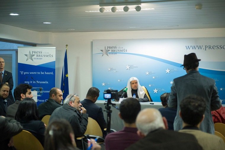 معالي أمين عام رابطة العالم الإسلامي مستضافاً في نادي الصحافة والإعلام بالاتحاد الاوروبي 