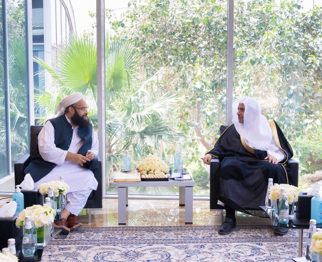 عزت مآب شیخ ڈاکٹر محمد العیسی نے چیئرمین پاکستان علماء کونسل جناب حافظ  محمد طاہر  اشرفی سے ملاقات کی