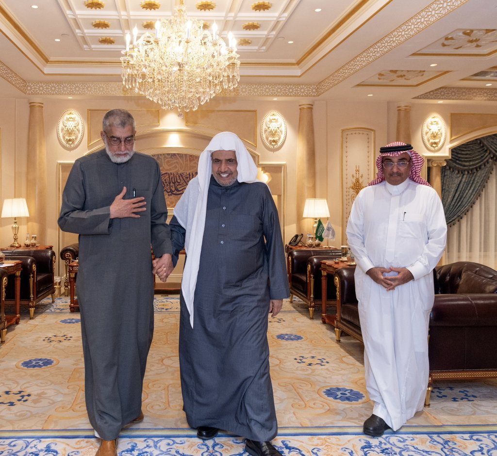 Yang Mulia Sekretaris Jenderal bertemu di kantornya di Makkah Al-Mukarramah Sir Iqbal Sacrani