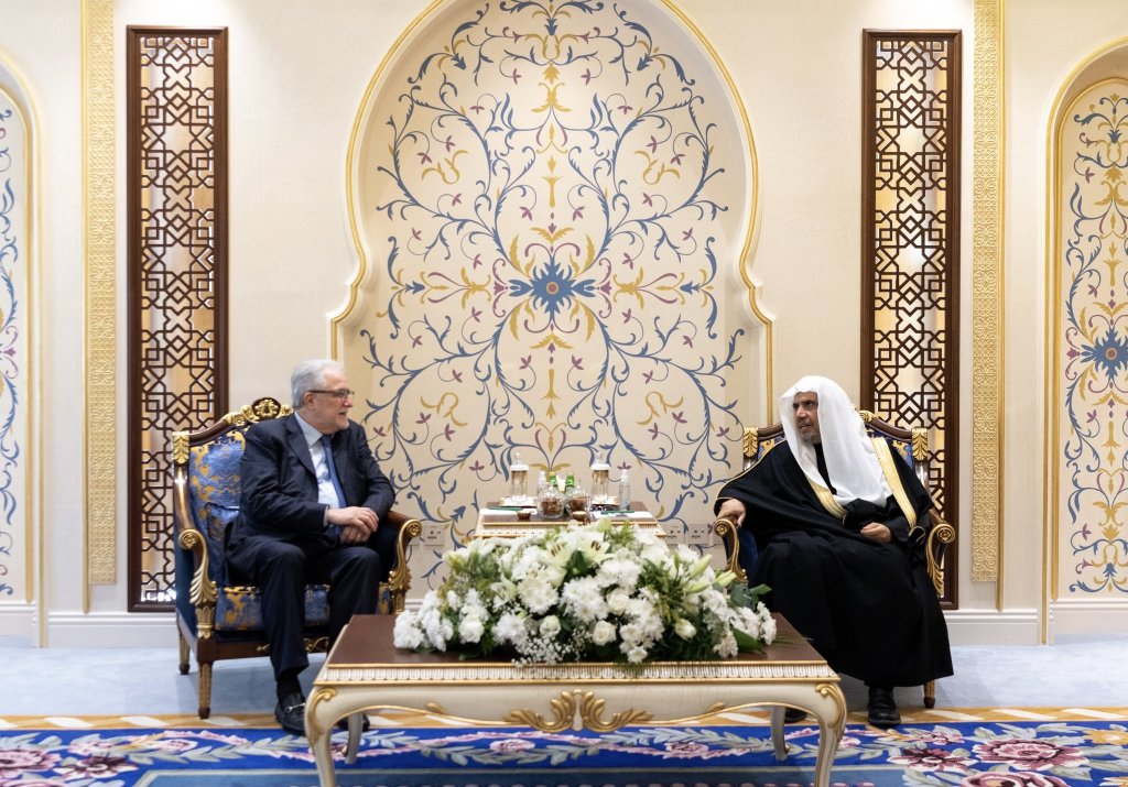 Sekretaris Jenderal LMD, Ketua Asosiasi Ulama Muslim, Syekh Dr. Mhmd Alissa menerima Ketua Pengurus Masjid Raya Paris, Tuan Shams El-Din Hafeez, di kantornya di Makkah.
