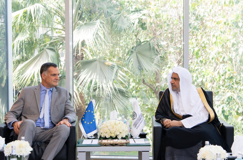 Di kantor LMD di Riyadh, Yang Mulia Sekretaris Jenderal LMD, Ketua Asosiasi Ulama Muslim, Syekh Dr.Mohammad Al-issa bertemu dengan Yang Mulia Duta Besar Uni Eropa untuk Kerajaan Arab Saudi, Mr. Christophe Farnaud.