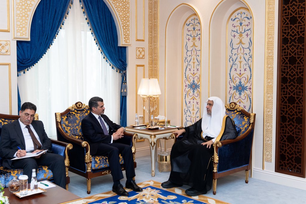 Yang Mulia Sekretaris Jenderal LMD, Ketua Asosiasi Ulama Muslim, Syekh Dr. Mohammed Al-issa    , menyambut Yang Mulia Konsul Jenderal Republik Irak di Kerajaan Arab Saudi