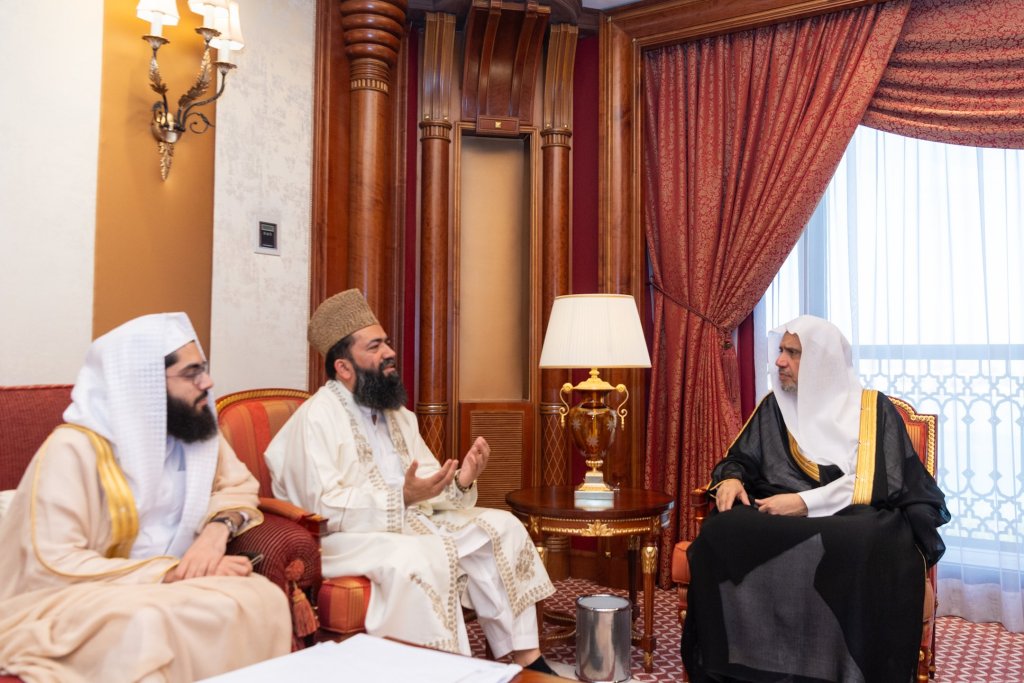 His Excellency Sheikh Dr. Mohammed Al-Issa, Secretary-General of the MWL and Chairman of the Organization of Muslim Scholars, met with His Eminence Sheikh Muhammad AbdulKhabeer Azad, the Grand Imam of Pakistan