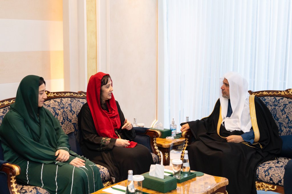 His Excellency Sheikh Dr. Mohammed Al-Issa, Secretary-General of the MWL and Chairman of the Organization of Muslim Scholars, met with Her Excellency Councillor Yasmine Dar, the Lord Mayor of the City of Manchester