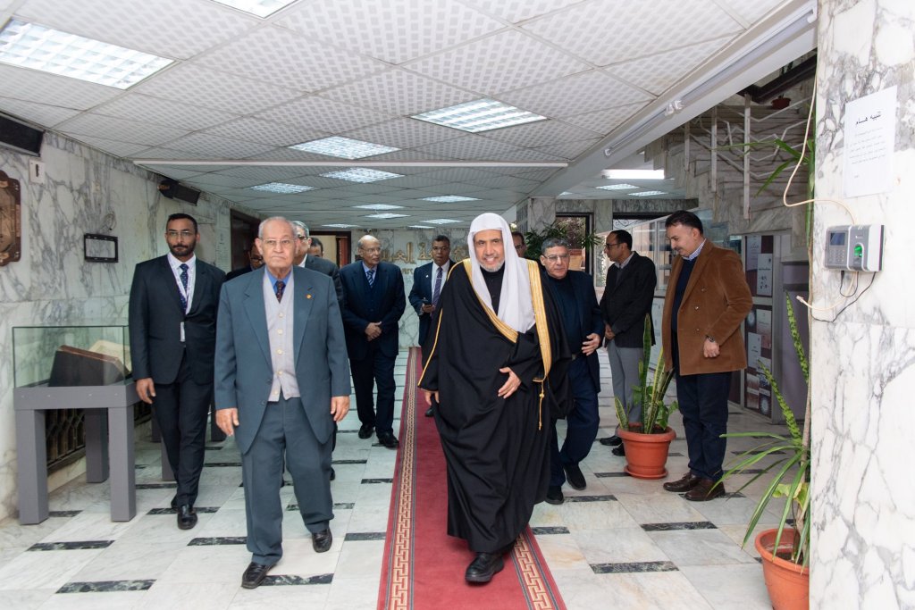 دورۂ مصر کے موقع پر..باضابطہ دعوت اور اکیڈمی کے صدر کی  موجودگی میں: قاہرہ میں عربی لینگویج اکیڈمی میں اکیڈمی قیادت کی موجودگی میں سیکرٹری جنرل رابطہ  عزت مآب شیخ ڈاکٹر محمد العیسی کی میزبانی